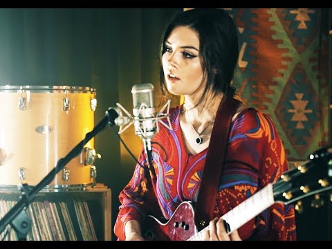 Elise Trouw - Radiohead Meets The Police (Live Loop Mashup)